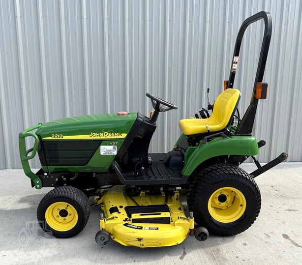 2004 JOHN DEERE 2210 - Image 2